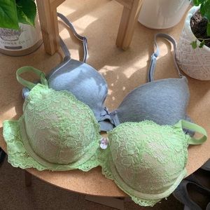 2 Victoria’s Secret bras